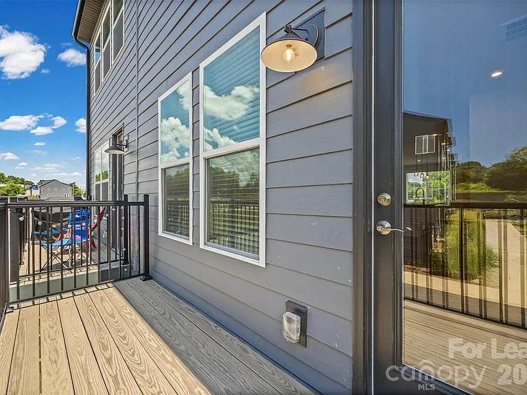 5640 Kingspan Dr — Photo 15