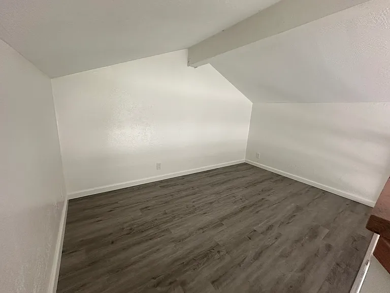 305 Ladera St #B — Photo 9