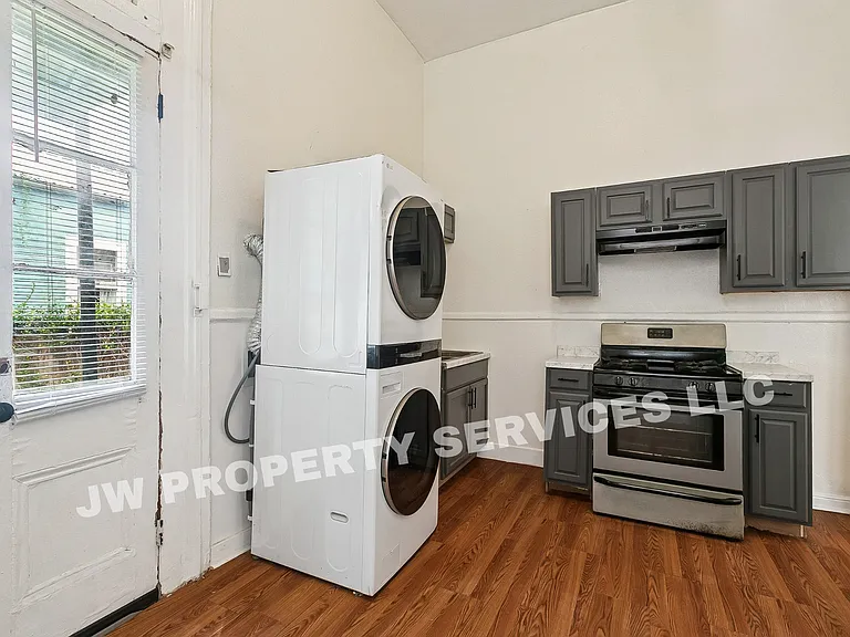 2332 Ursulines Ave — Photo 5