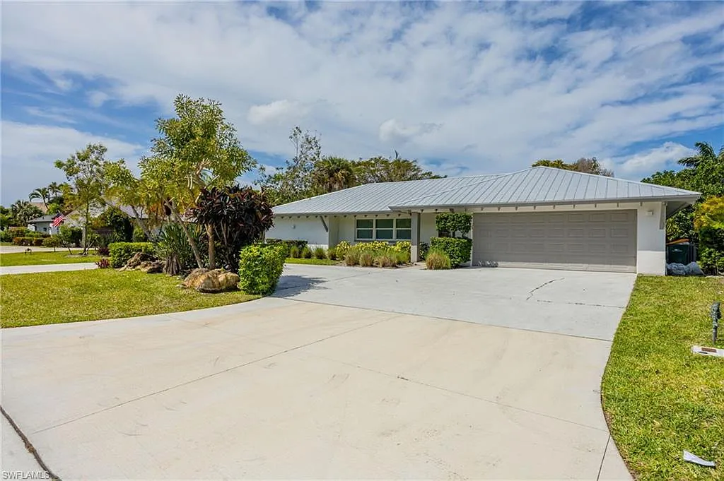 Building Photo - 409 Cypress Way E