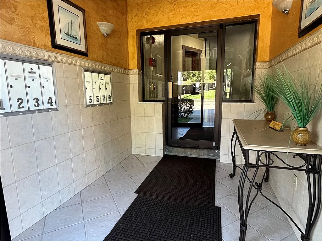 2 bed, 1100 sqft, $1,375 — Photo 3