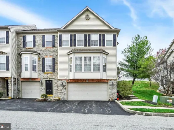 2718 Hunters Crest Dr #26, York, PA 17402