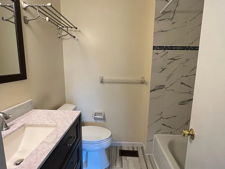 209 Hampshire Dr #209 — Photo 16
