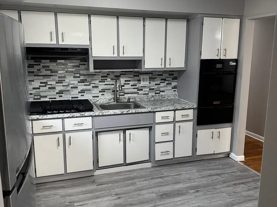605 W Grand Ave #2