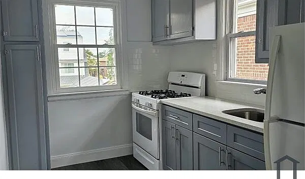 2 bed, $2,950 — Photo 1