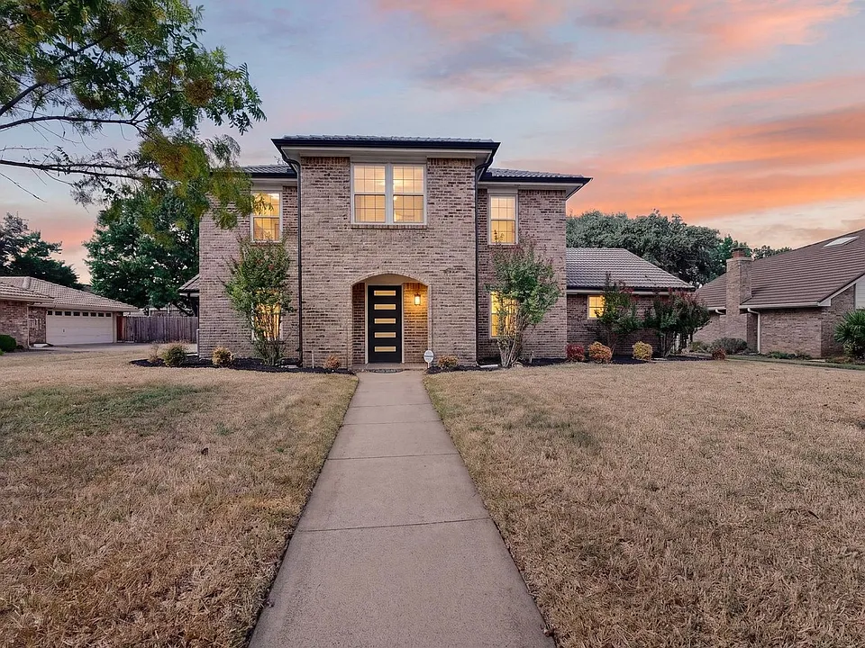 30 Crestwood Dr