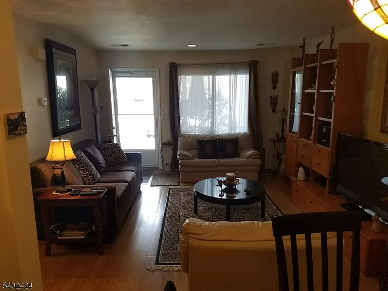 13 Ray Ct — Photo 3