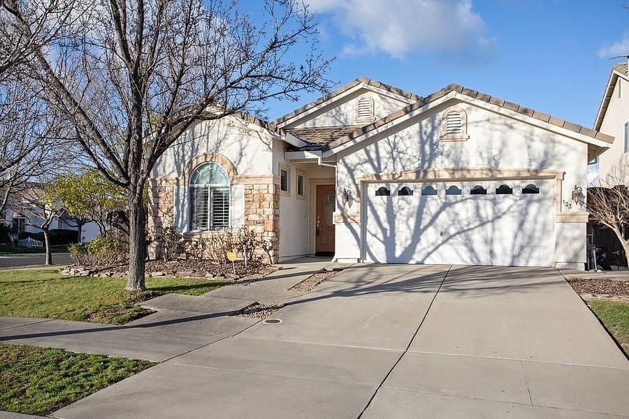 1st image of 133 Halley Glen Dr
