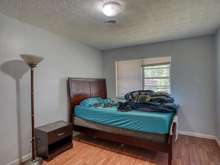2920 Highwoods Dr E — Photo 11