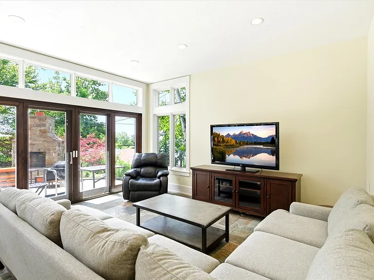 1418 E Federal Way — Photo 37