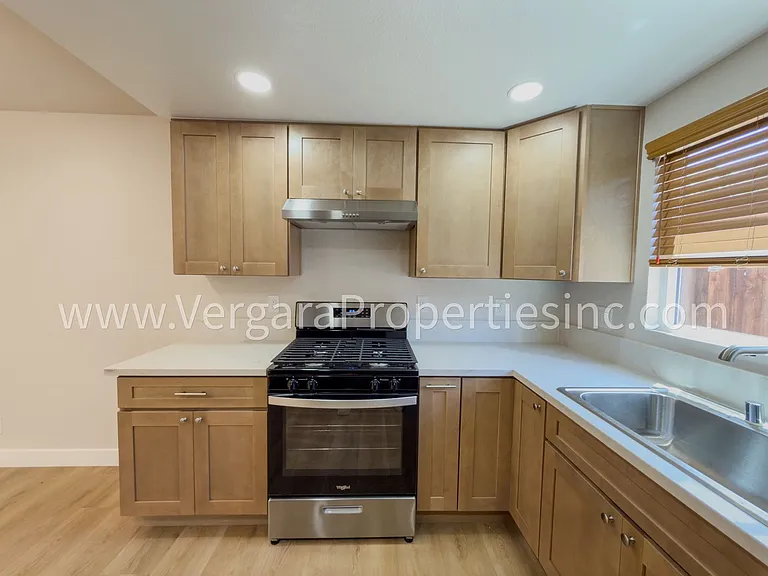 1136 Gian Dr — Photo 10