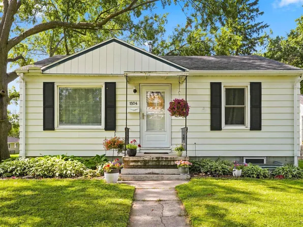 1504 W 3rd St, Cedar Falls, IA 50613