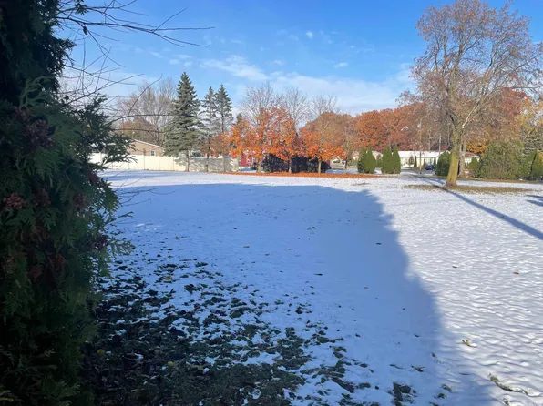 W Lake St, Warsaw, IN 46580