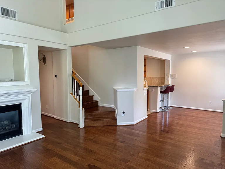 3210 Silverland Dr — Photo 7