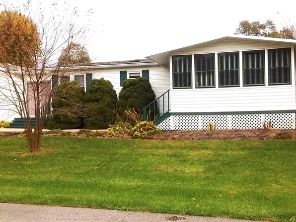 31 Oakview Dr, Beaver Falls, PA 15010