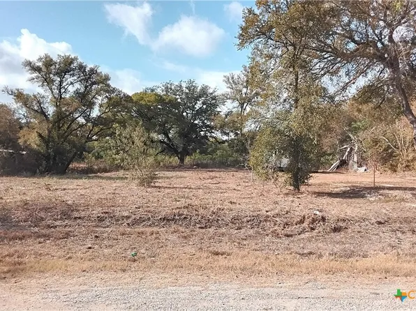 100 Southwest St, Waelder, TX 78959