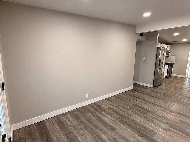2753 Talbot St — Photo 13