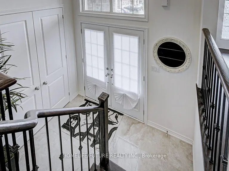 58 Ridge Gate Cres — Photo 2