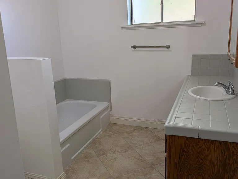 1716 N Cain St — Photo 3