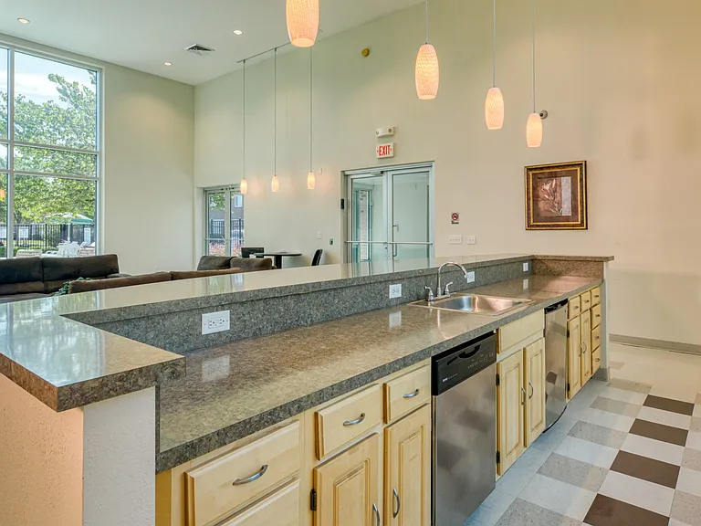 Mission College Apartments — Photo 3