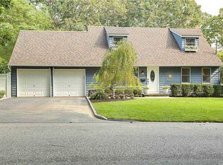 25 Semon Rd, Huntington, NY 11743
