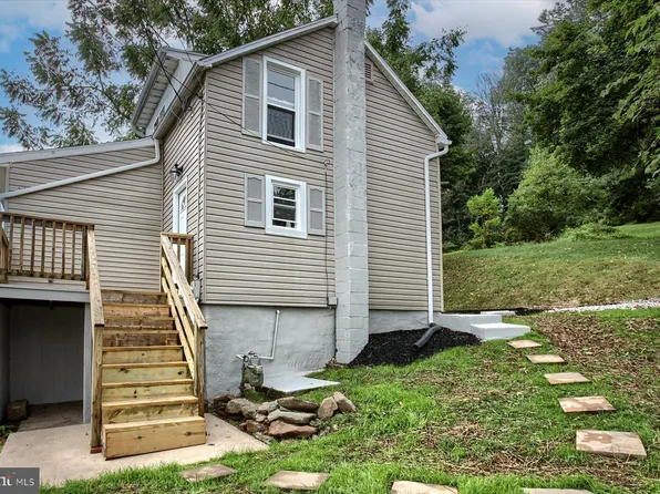 22 E Pennsylvania Ave, Yoe, PA 17313