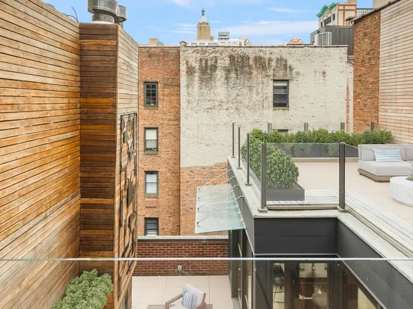 22 Gramercy Park image 6 of 23