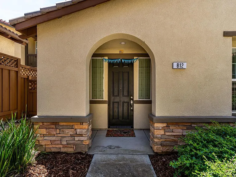 812 Blossom Rock Ln — Photo 2