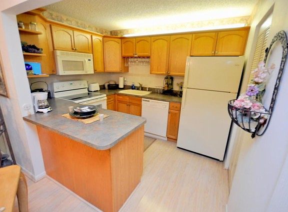 4th image of 403 Pine Glen Ln APT B-2
