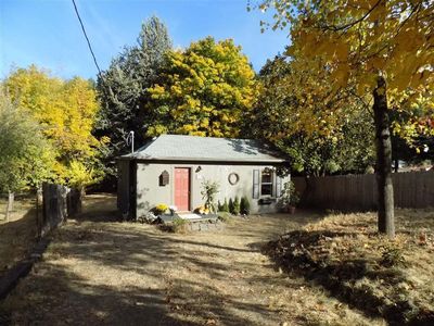 895 S 3rd St, Jacksonville, OR, 97530
