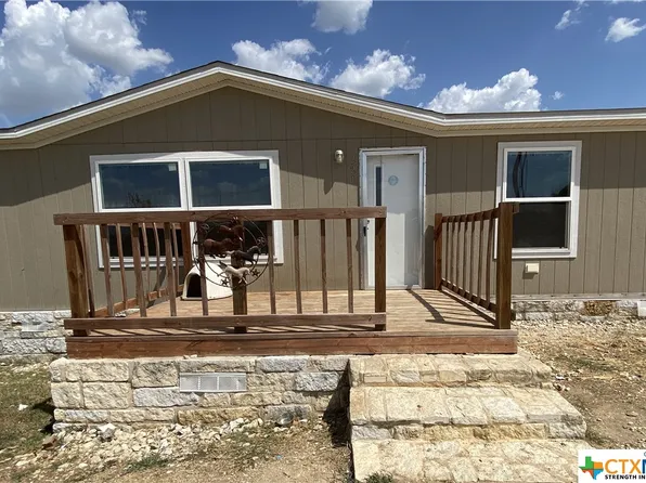 221 Las Estancias Dr, Cedar Creek, TX 78612