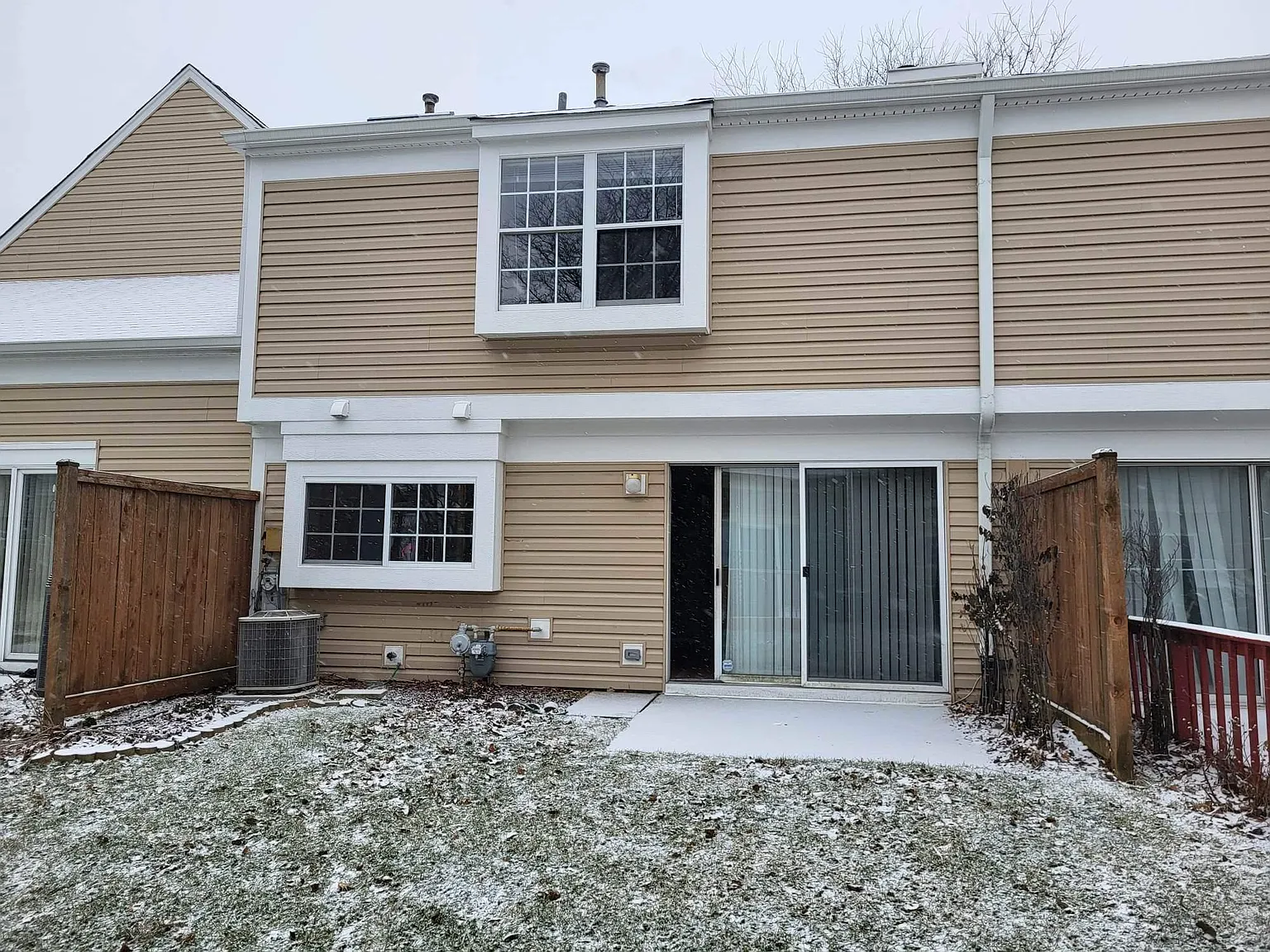 2 bed, 1.5 bath, 1300 sqft, $2,500 — Photo 2