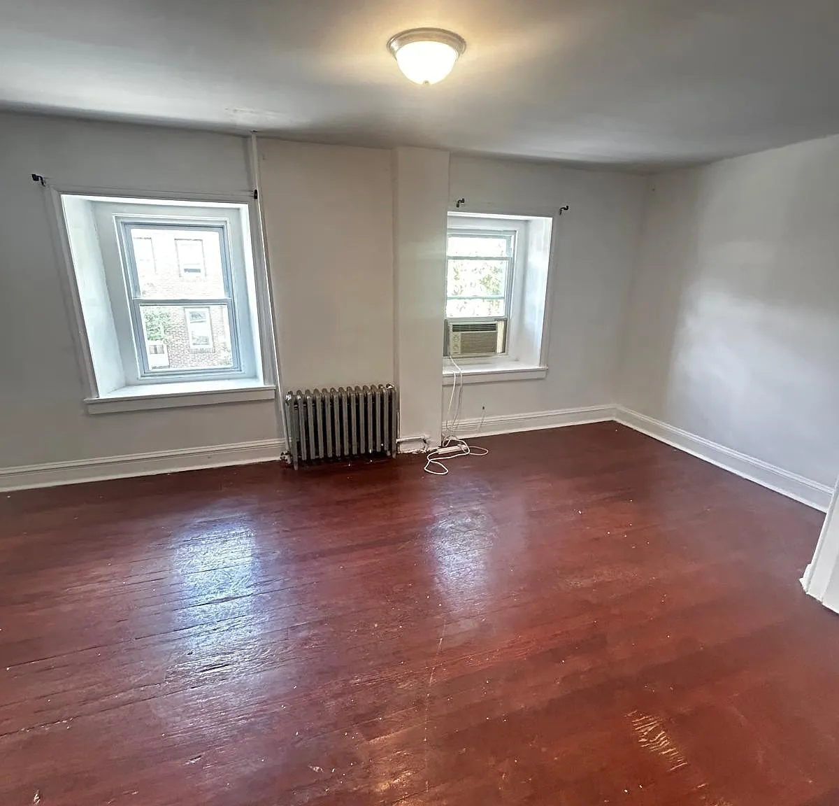 3 bed, 700 sqft, $1,200 — Photo 3