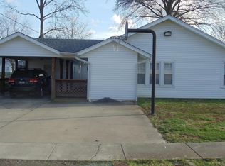 510 W Ray Ave, Christopher, IL 62822