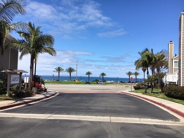 Entry to Niguel Beach Terrace at The Strand
