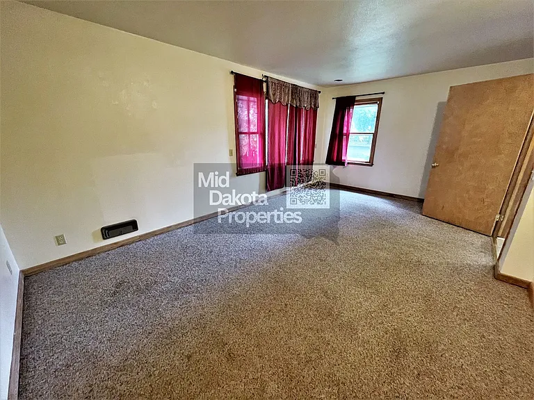 710 S Wisconsin St — Photo 4