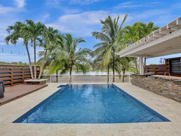 8913 SW 214th St, Cutler Bay, FL 33189