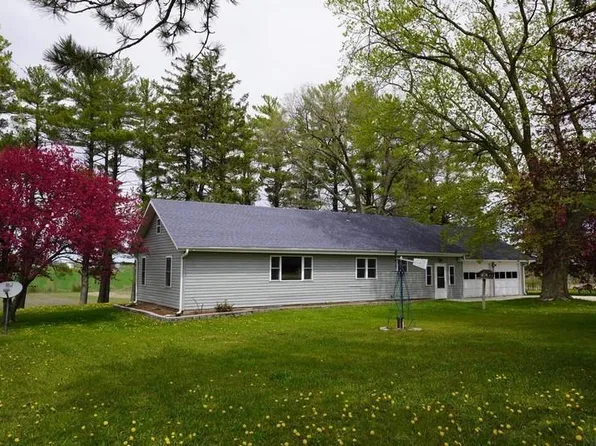 2344 Vista Ave, Charles City, IA 50616