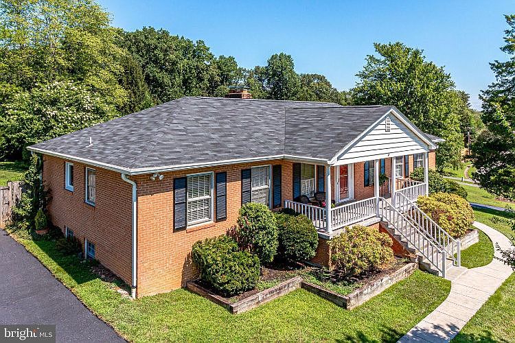 1st image of 3000 Melanie Ln