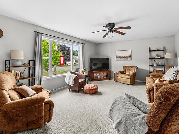 4th image of 166 Hoover STREET