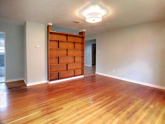 3rd image of 221 Cherry Ave