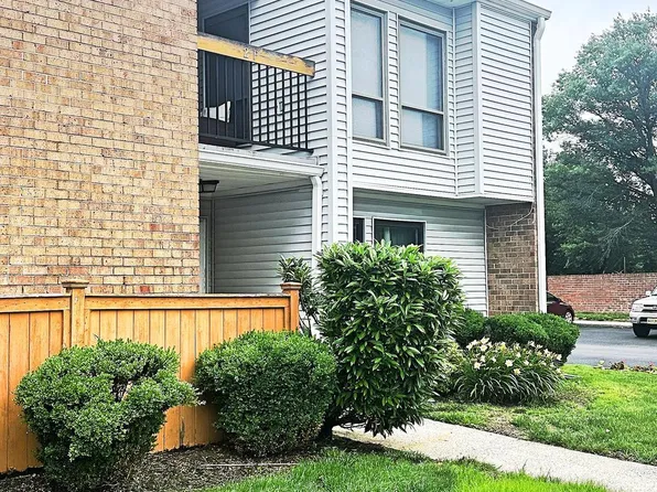 2P Lake Dr, East Windsor, NJ 08520