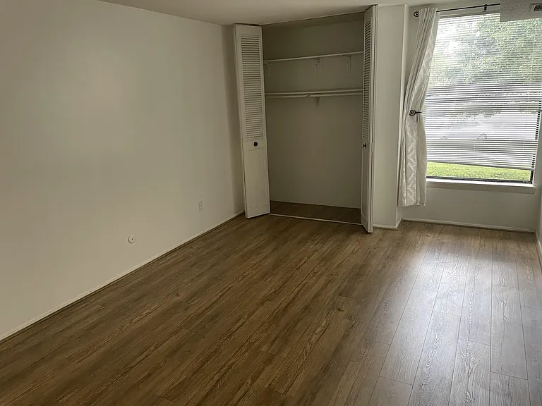 42 Shrewsbury Green Dr #H — Photo 12