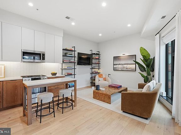 5th image of 2525 Pennsylvania Ave NW #301