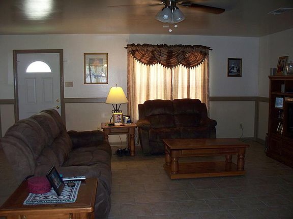 Livingroom (20'X25')