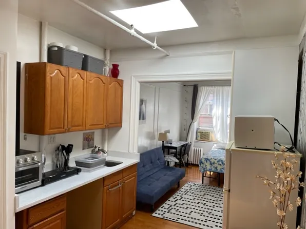 315 West 77th Street image 1 of 5