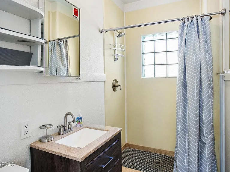 716 E Pierce St — Photo 14
