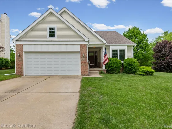 7512 Lake St, Dexter, MI 48130