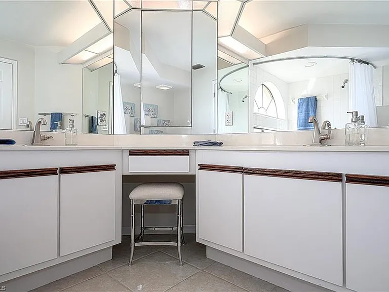 589 Beachwalk Cir #P-203 — Photo 14
