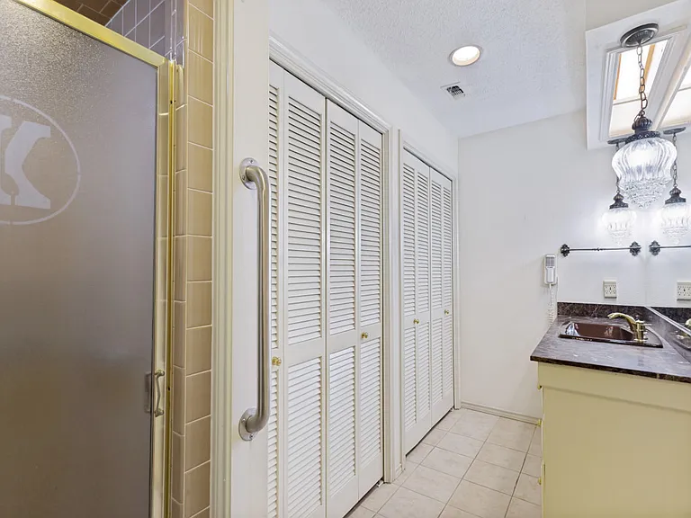 412 Oakmont Ln N #1 — Photo 9
